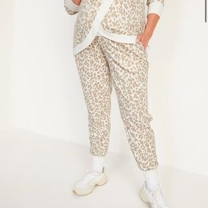Old Navy Giraffe Print Joggers